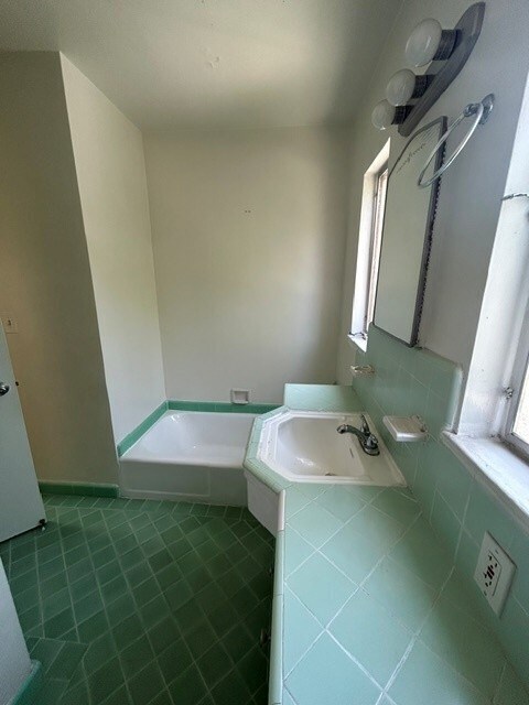 Floorplan - 1340 N. June St/6616-6622 De Longpre Ave.