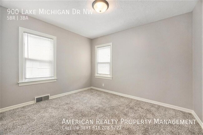 Building Photo - 900 Lake Michigan Dr NW