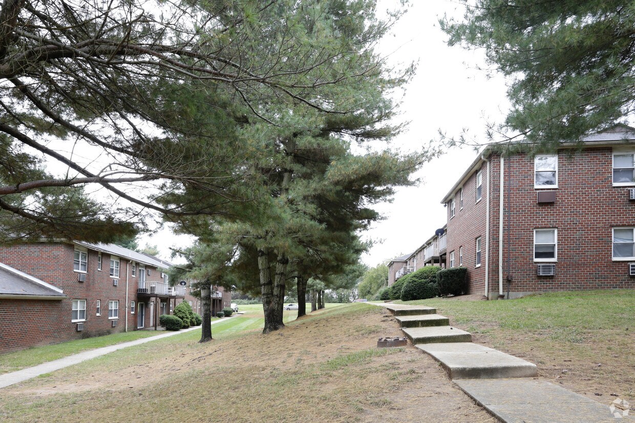 Pine Hill Apartments Elkton