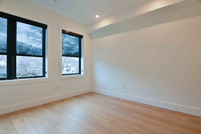 Building Photo - 2639 4th St NE