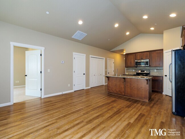 Building Photo - Centrally Located Townhome with Attached Garage & AC