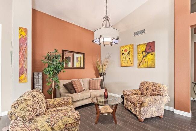 Building Photo - Gorgeous Winter Retreat - Fully Furnished