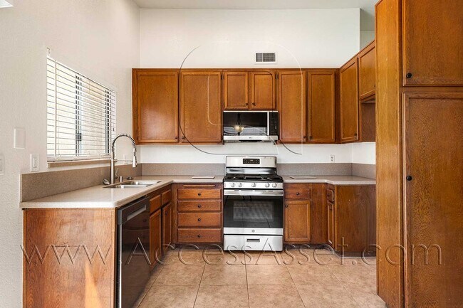 Building Photo - 15731 Laguna Ave