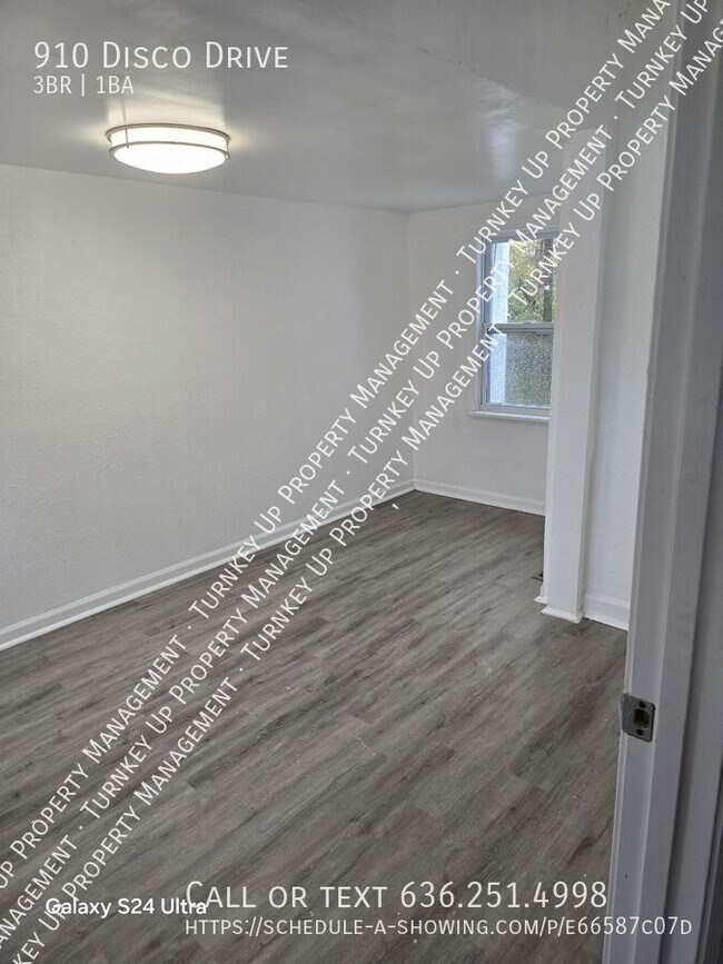 Building Photo - 910 Disco Dr