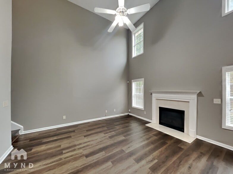 Building Photo - 6062 Park Bend Ave