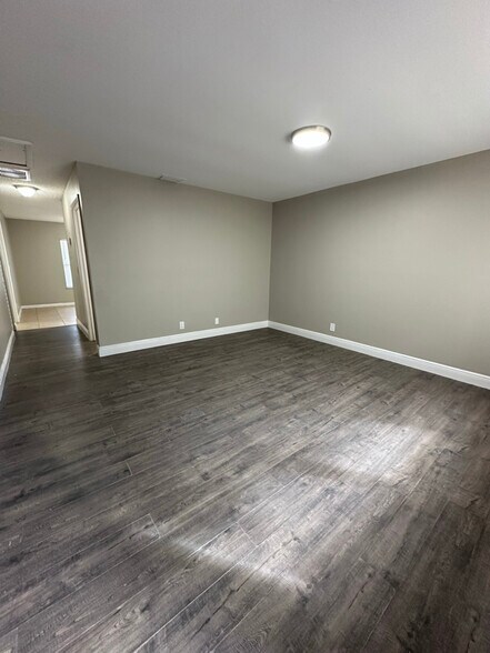 Building Photo - 4833 Serafica Dr