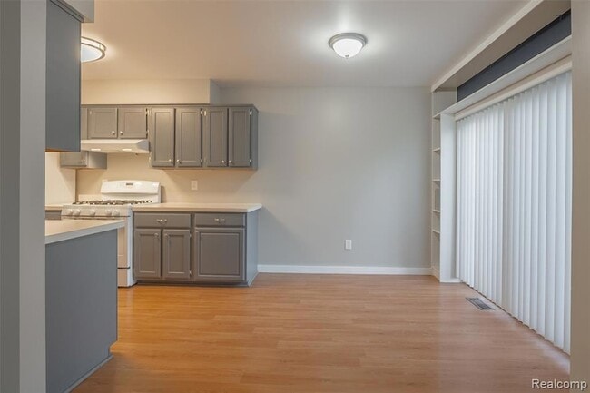 Building Photo - 44613 New Hampshire Dr