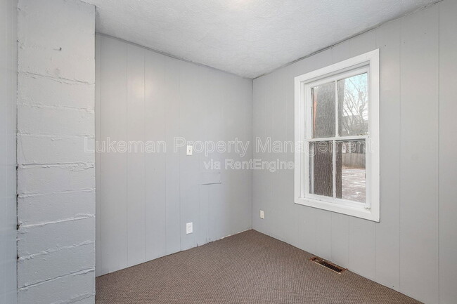 Building Photo - 719 Davis St