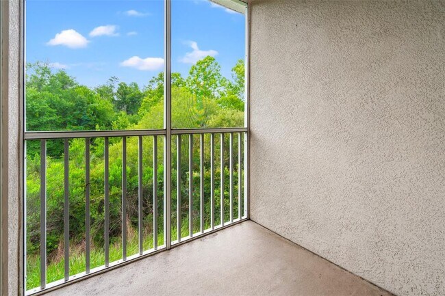 Building Photo - 2052 Park Crescent Dr