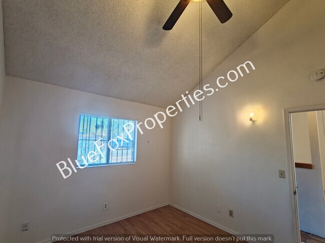 Building Photo - 2740 N Malibu Dr