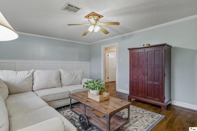 Building Photo - 1110 Hilton St