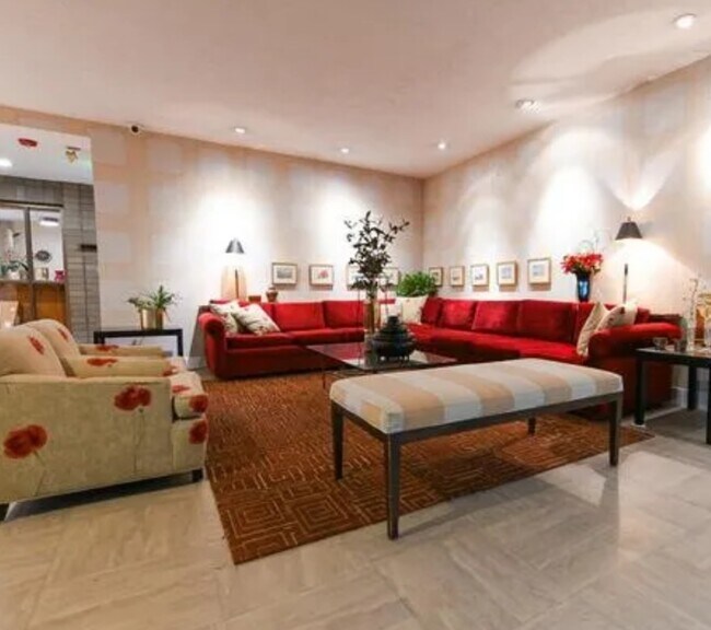 Building Photo - 245 N Vine St