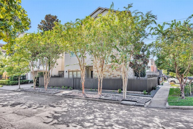 Building Photo - 2101 Elmen St