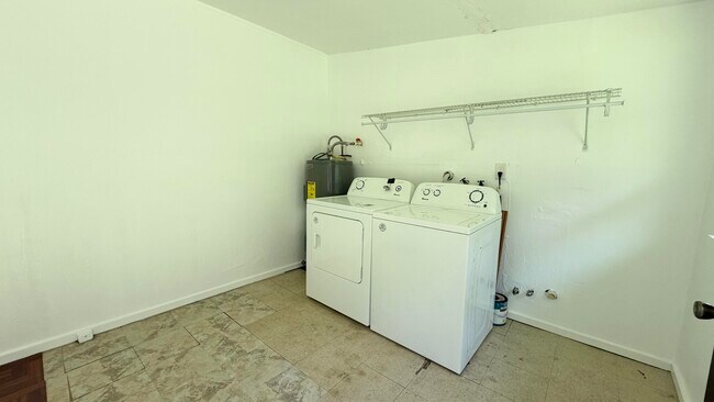 Building Photo - 310 Dickson Dr