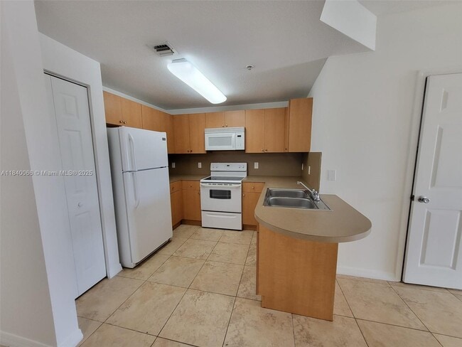 Primary Photo - 435 SW 12th Ave