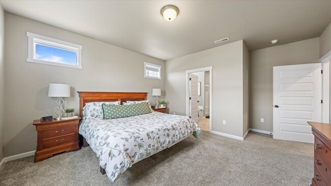 Building Photo - Move-In Ready West Richland Rental – 3-Car Garage, Fenced Yard, Hot Tub Included