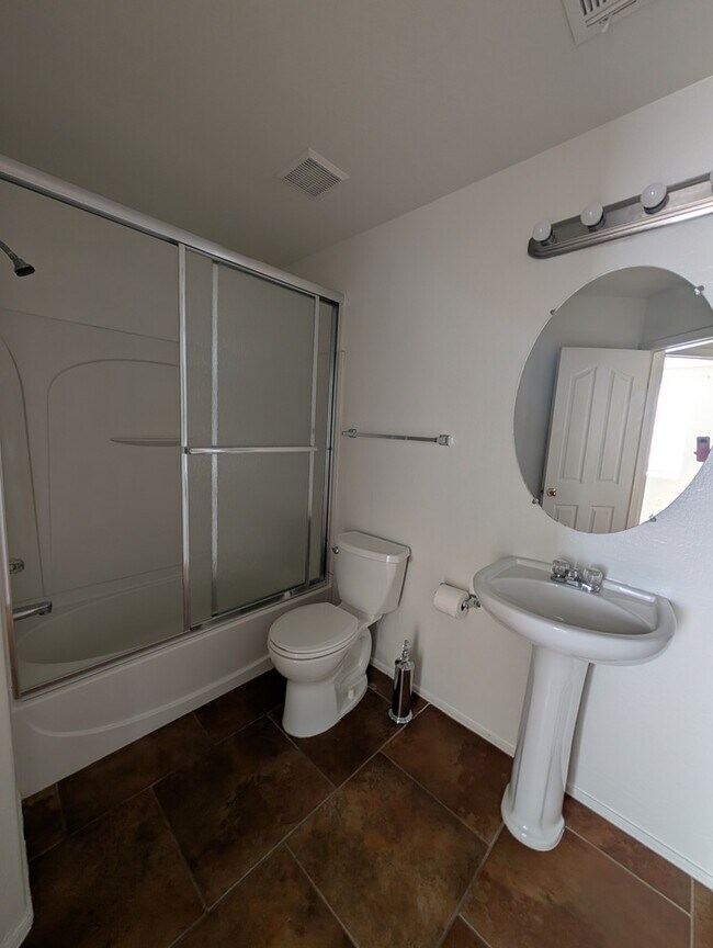 Building Photo - Tramonto Townhome - Tri-level