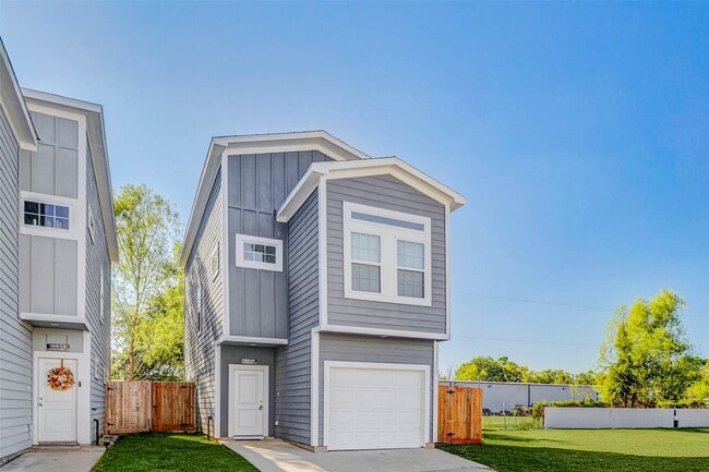 Building Photo - 18835 Luminescent Ln