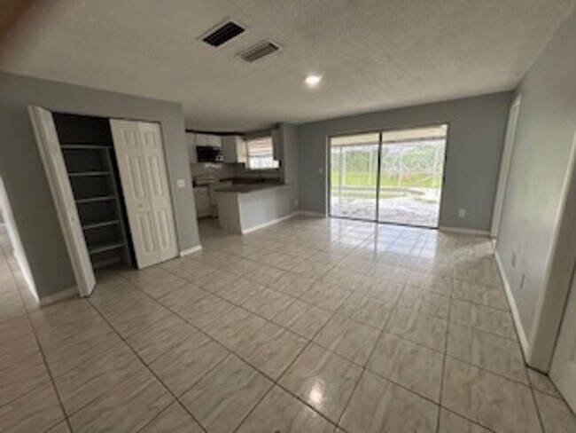 Building Photo - Large  3 bedroom, 2 bath pool home.
