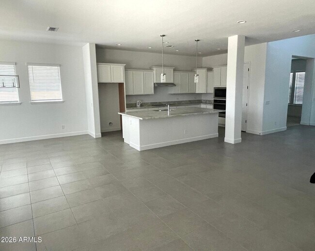 Building Photo - 9931 E Tesla Ave