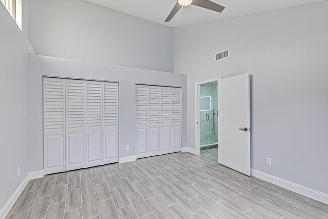 Building Photo - 1240 Summit Pl Cir