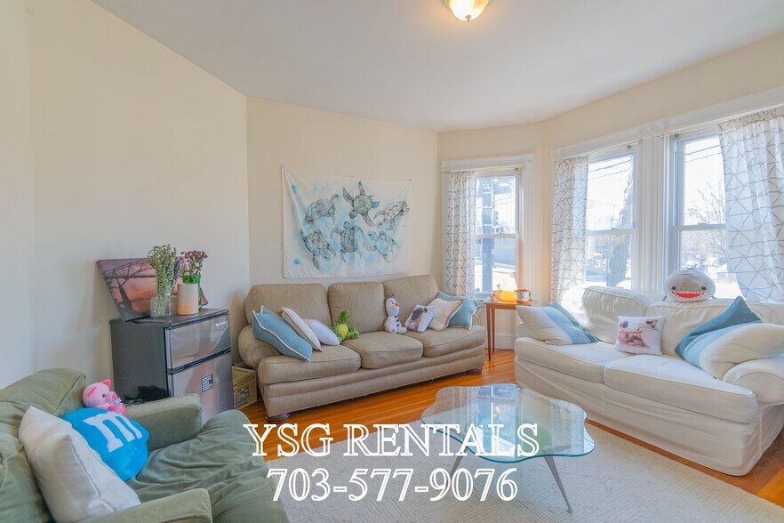 Building Photo - 102 Cypress St