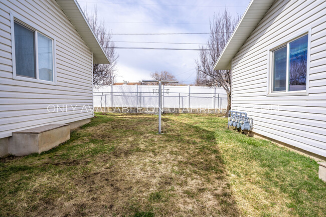 Building Photo - 742 E 200 N