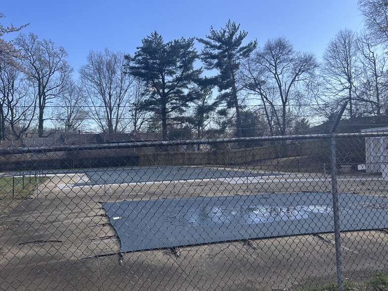 Building Photo - 4923 Americana Dr