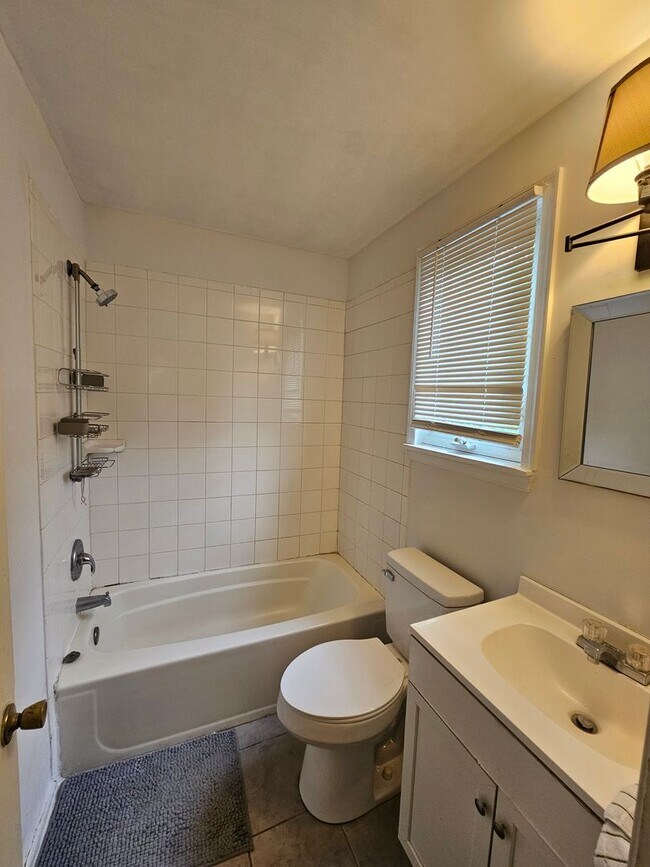 Building Photo - 4 Bedroom