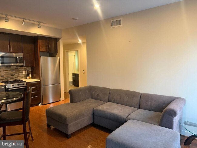 Building Photo - 1320 Fenwick Ln