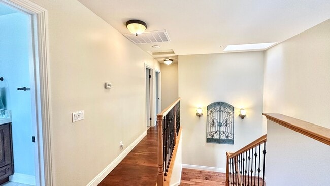 Building Photo - Stunning and Well Appointed High-End Two-S...