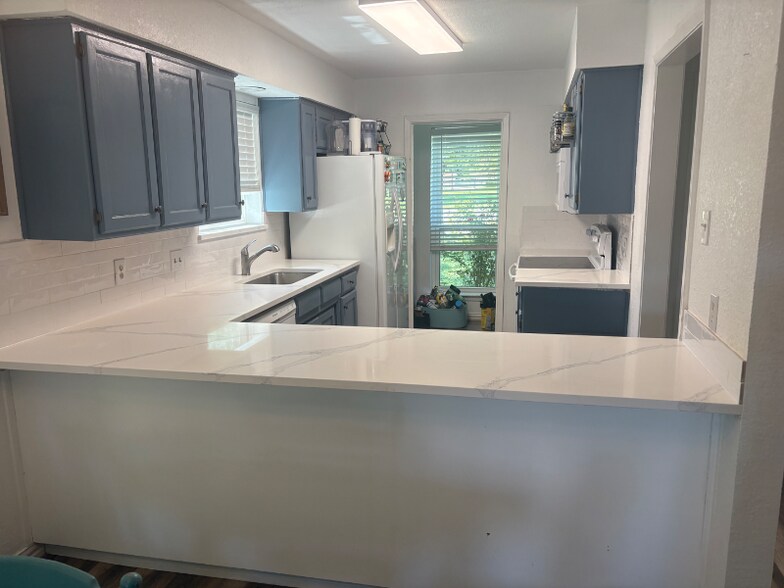 Building Photo - 806 Wildwood Ln