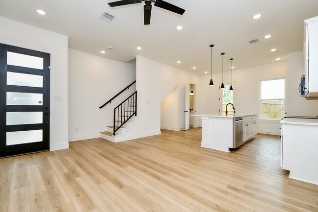 Building Photo - 2706 Bostic St