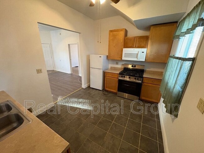 Building Photo - 340 N Main St