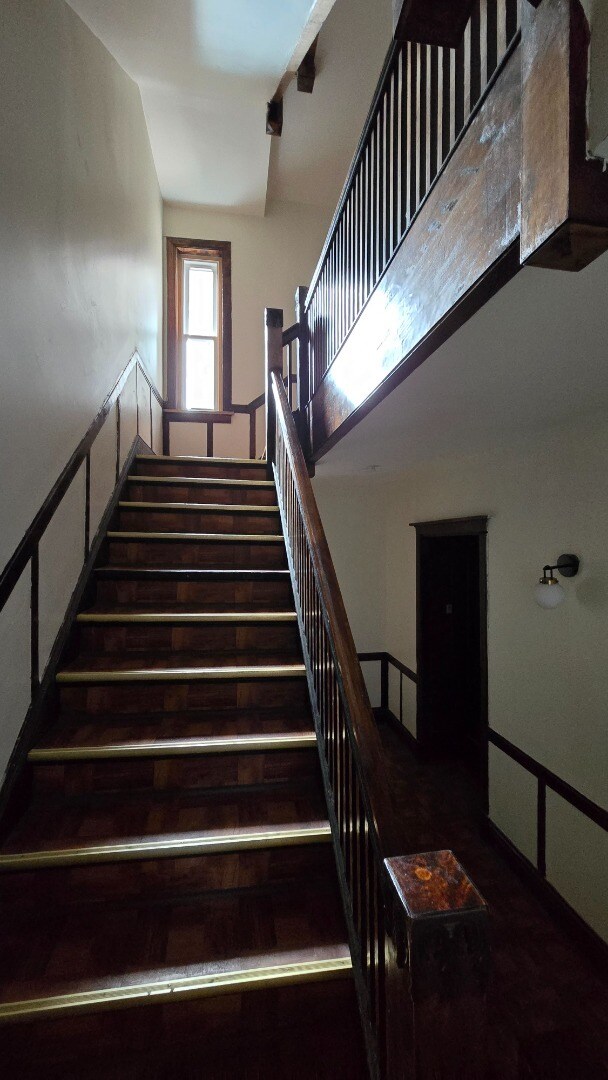 Building Photo - Spacious 3BR/2BA in Woodlawn – 1,700 Sq Ft...