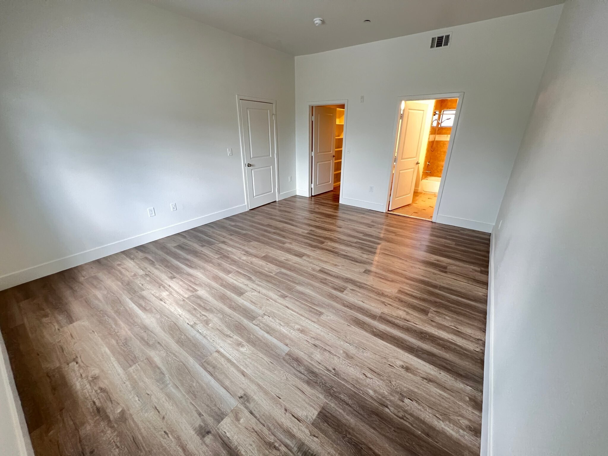 Building Photo - 11312 Huston St