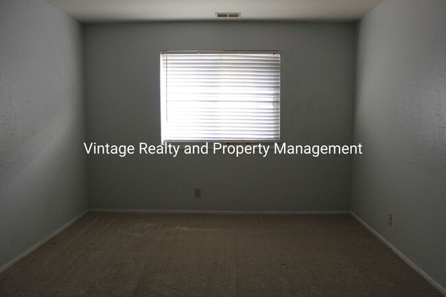 Building Photo - Ready To Go! Very Nice 2 bedroom Condo!!!