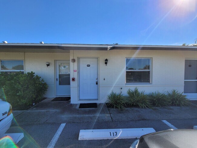 Building Photo - 4513 SW 8th Ct