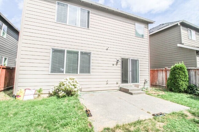 Building Photo - Spacious Rental! 3bed 3bath 2039sf 2 Car Garage A/C + Bonus Room