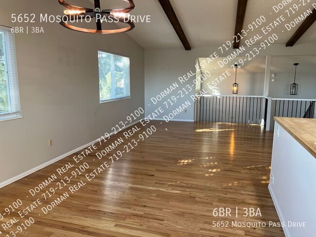 Building Photo - $500 OFF the first month of rent! Modern a...