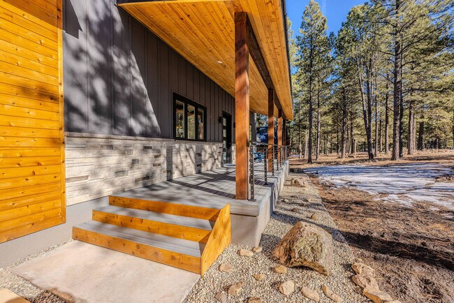 Building Photo - 3373 Mountain View Blvd