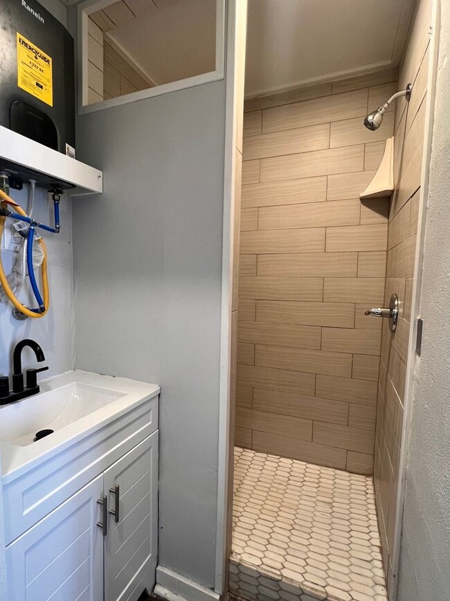 Building Photo - 1 Bedroom 1 Bathroom Studio