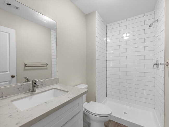 Building Photo - 2202 Solo St