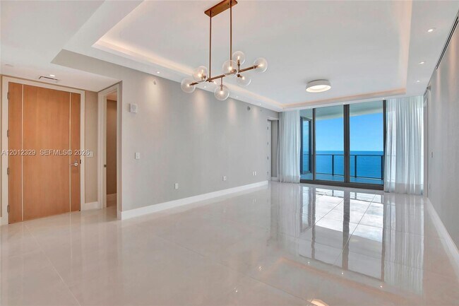 Building Photo - 15701 Collins Ave