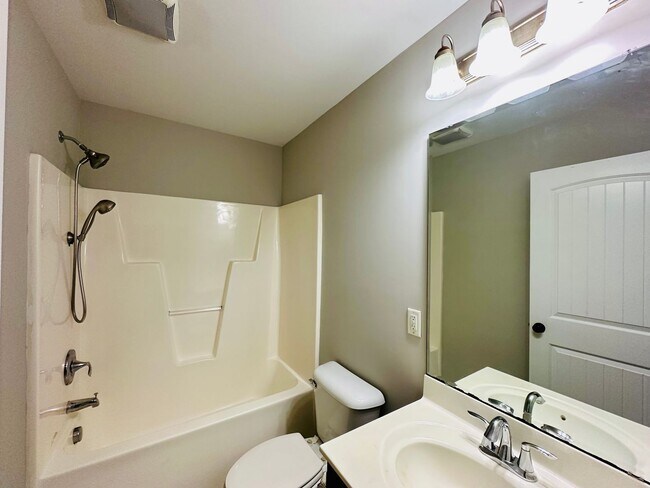 Building Photo - KINGS GRANT - Three bedroom/two bathroom home located within minutes to I40, MLK Parkway and Down...