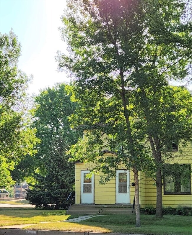 Primary Photo - 300 S Maple
