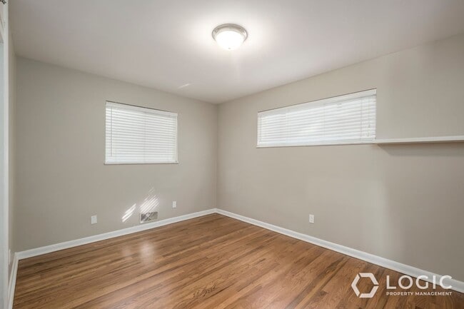 Building Photo - 195 E Roundtoft Dr