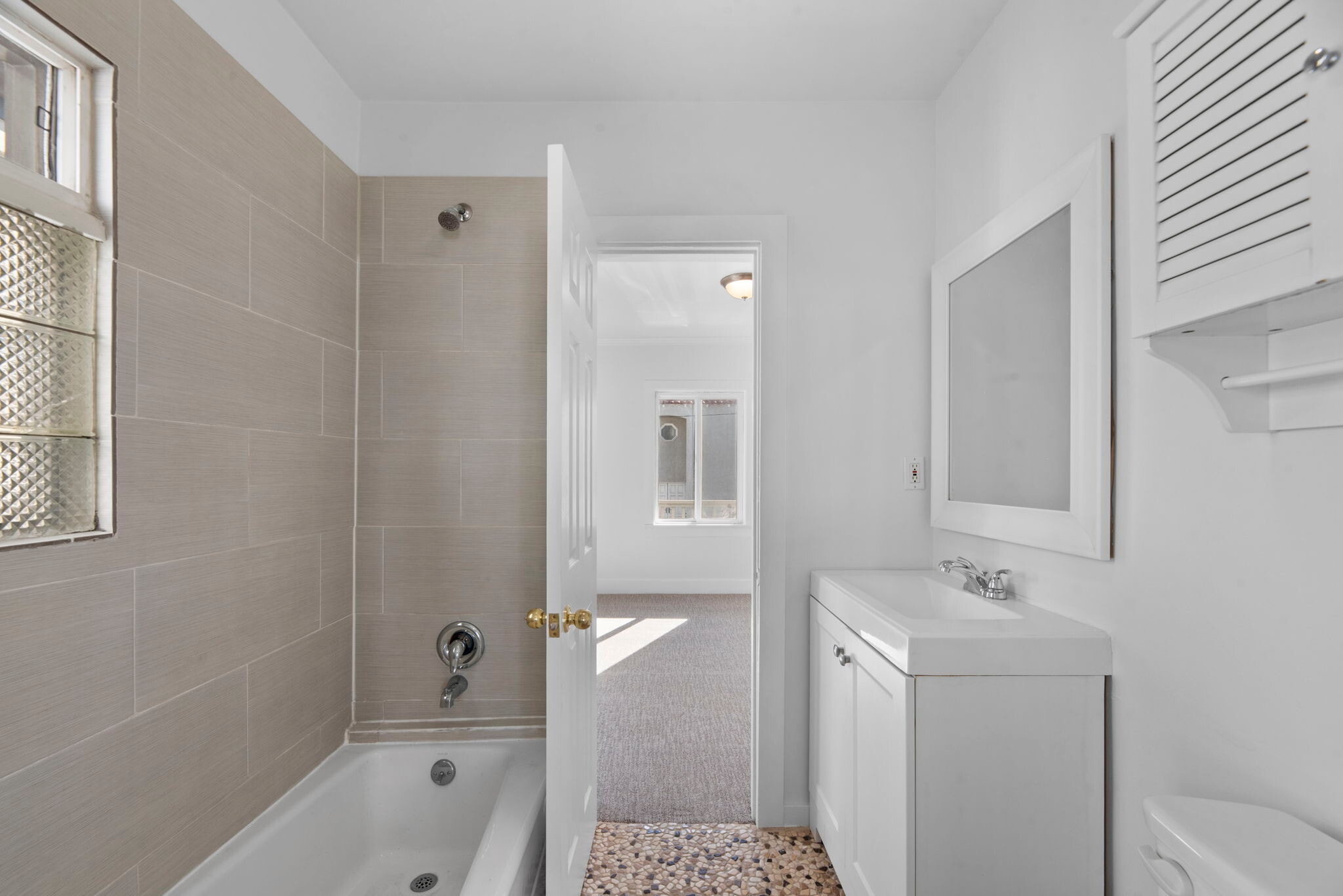 Building Photo - 303 28th St