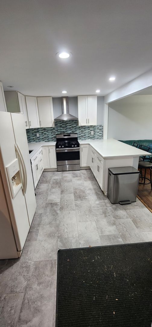Building Photo - Luxury 3-Bedroom, 1-Bathroom House in Broo...
