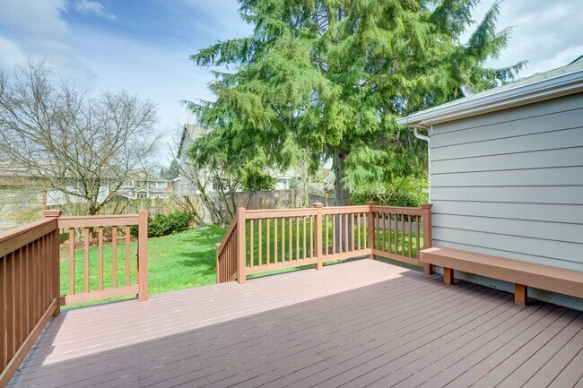 Building Photo - Charming Home in Sought-After Lower Kennydale